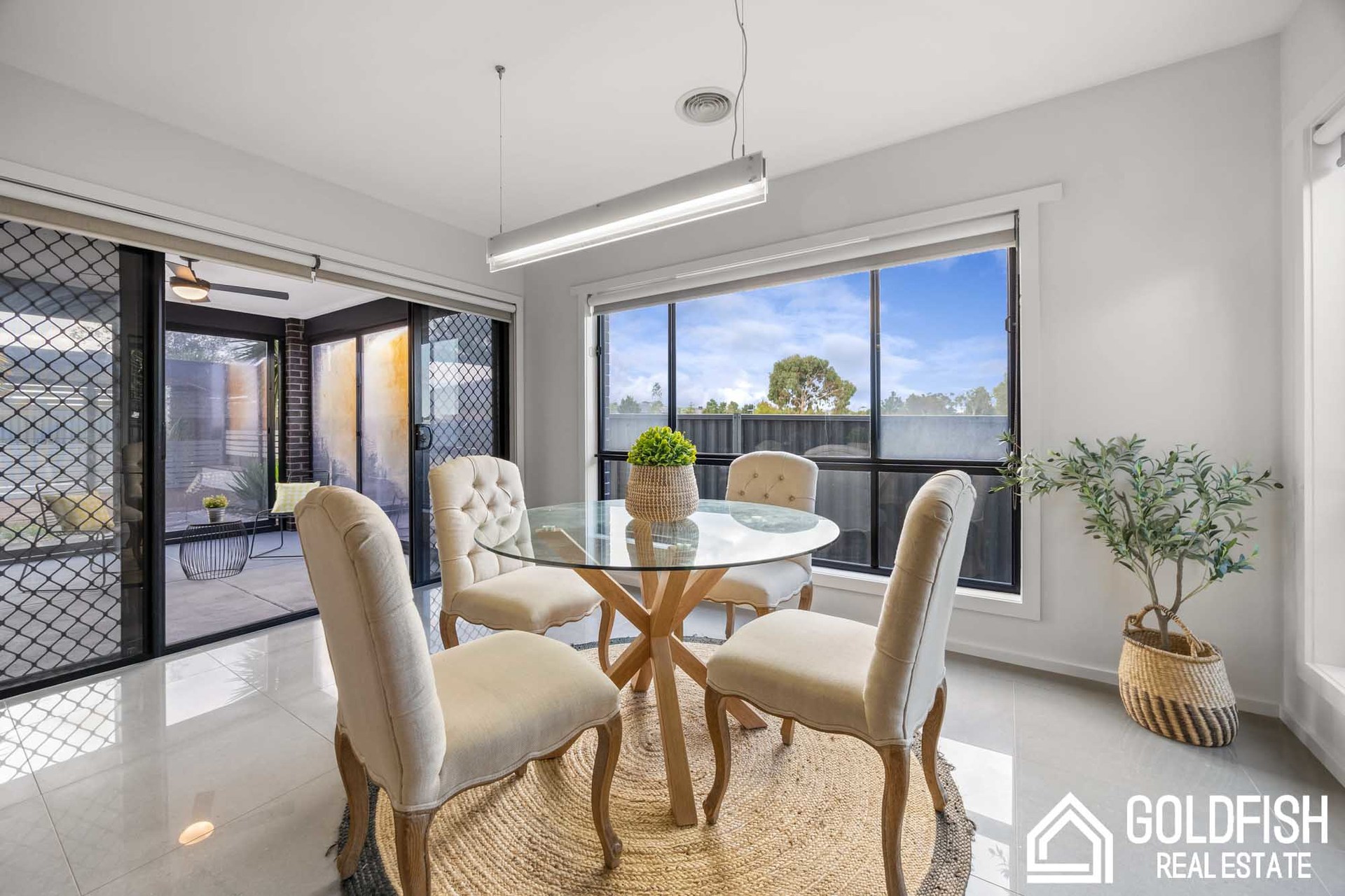 https://agentboxcdn.com.au/clients-data/8061/public_html/media/lt/1/1P0274/174200832052170915-rsd.jpg