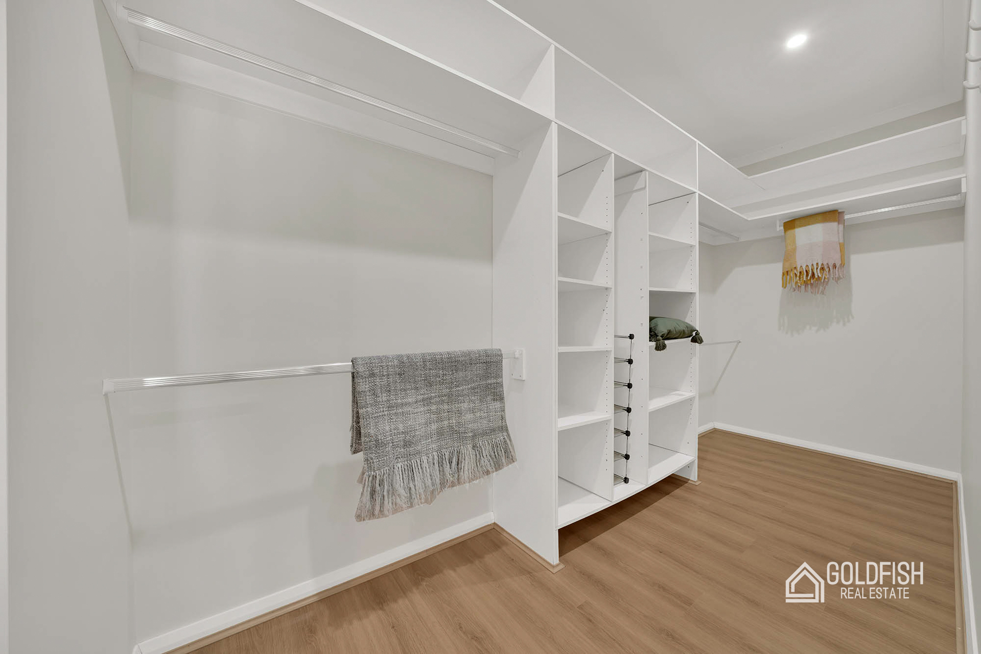 https://agentboxcdn.com.au/clients-data/8061/public_html/media/lt/1/1P0331/173629961122744276-rsd.jpg