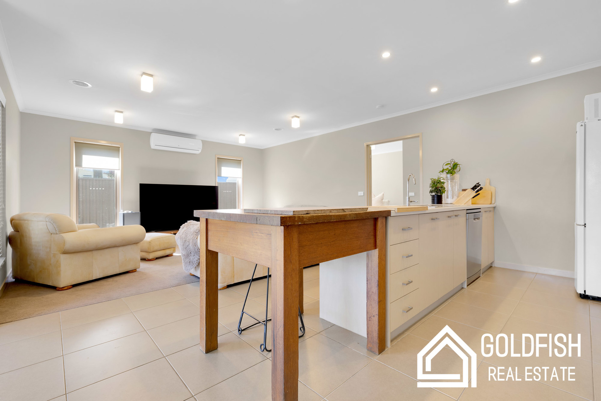https://agentboxcdn.com.au/clients-data/8061/public_html/media/resrc/9/981/173138888717263219-rsd.jpg