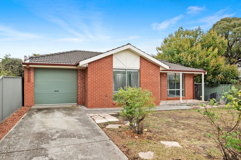 Spacious 4-Bedroom Family Home for Lease in Ballarat East – Ideal Location and Comfort