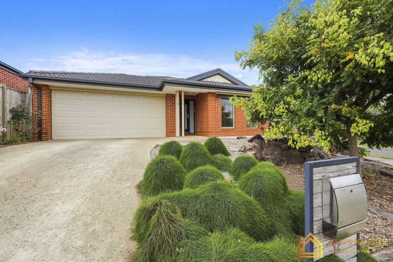 Modern Four- Bedroom Family Home for lease in Warragul