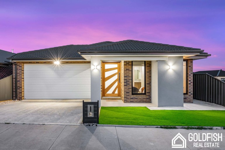 Stunning Four-Bedroom Family Home for Sale in Winter Valley on Prime Location in Conroy's Green Estate, Ballarat I Move-In Ready